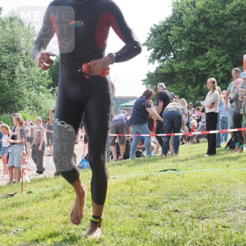 15.06.2025 - 27. Vierlanden-Triathlon KatJ http://msf.ph/oto/7998938 15.06.2025 09:56:15 Schwimmen 268, 277, 285, 314, 315, 323, 349, 357 meine-sportfotos.de