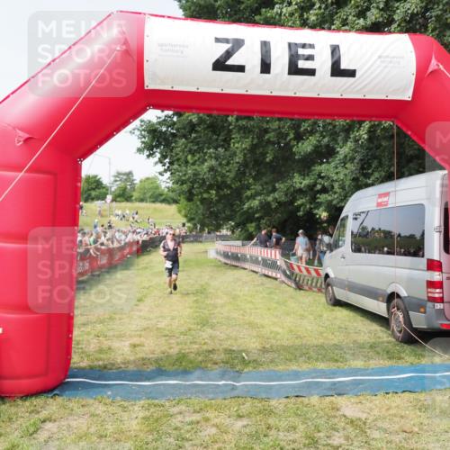 21.06.2025 - 27. Vierlanden-Triathlon MichiJ http://msf.ph/oto/7998947 15.06.2026 11:22:05 Ziel 315, 396, 406, 410, 439 meine-sportfotos.de