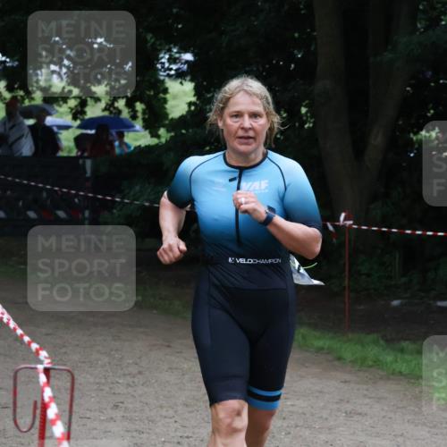 21.06.2025 - 27. Vierlanden-Triathlon Lena Gebhardt http://msf.ph/oto/7998948 15.06.2025 13:59:19 Laufen  meine-sportfotos.de