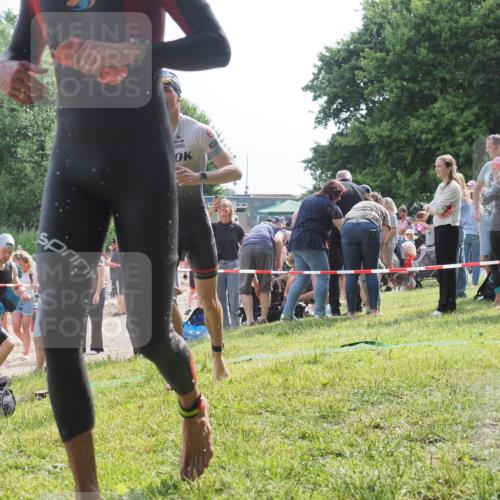 15.06.2025 - 27. Vierlanden-Triathlon KatJ http://msf.ph/oto/7998955 15.06.2025 09:56:15 Schwimmen 268, 277, 285, 314, 315, 323, 349, 357 meine-sportfotos.de