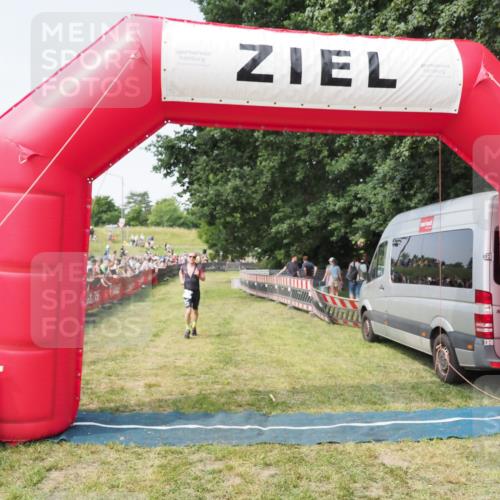 21.06.2025 - 27. Vierlanden-Triathlon MichiJ http://msf.ph/oto/7998958 15.06.2026 11:22:06 Ziel 315, 406, 410, 439 meine-sportfotos.de