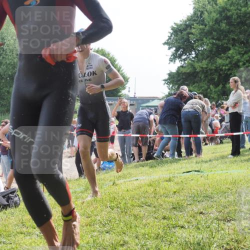 15.06.2025 - 27. Vierlanden-Triathlon KatJ http://msf.ph/oto/7998961 15.06.2025 09:56:15 Schwimmen 268, 277, 285, 314, 315, 323, 349, 357 meine-sportfotos.de