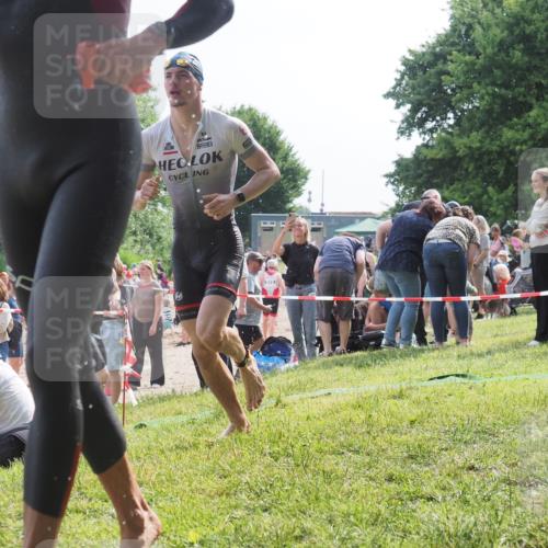 15.06.2025 - 27. Vierlanden-Triathlon KatJ http://msf.ph/oto/7998966 15.06.2025 09:56:15 Schwimmen 268, 277, 285, 314, 315, 323, 349, 357 meine-sportfotos.de