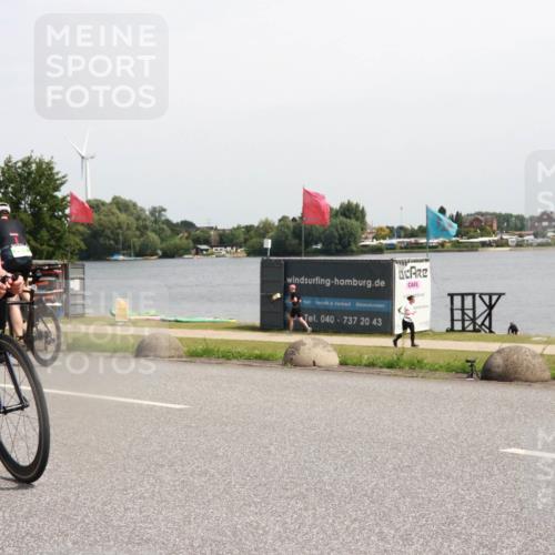 21.06.2025 - 27. Vierlanden-Triathlon H.Heesch http://msf.ph/oto/7998976 15.06.2025 11:38:25 Radfahren 226, 246 meine-sportfotos.de