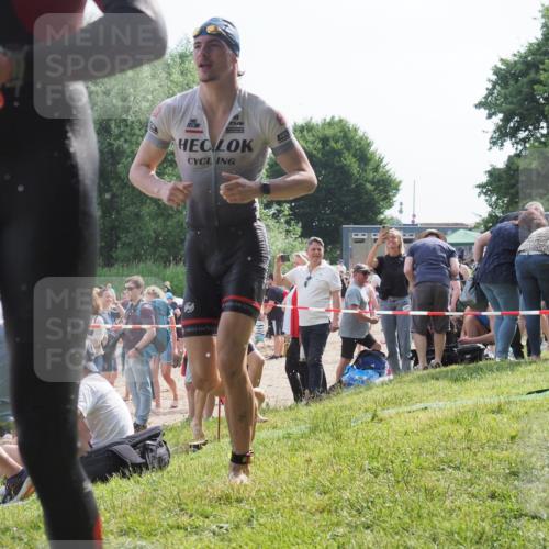 15.06.2025 - 27. Vierlanden-Triathlon KatJ http://msf.ph/oto/7998980 15.06.2025 09:56:16 Schwimmen 260, 268, 277, 285, 314, 315, 323, 349, 357 meine-sportfotos.de