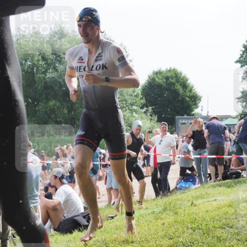 15.06.2025 - 27. Vierlanden-Triathlon KatJ http://msf.ph/oto/7998986 15.06.2025 09:56:16 Schwimmen 260, 268, 277, 285, 314, 315, 323, 349, 357 meine-sportfotos.de