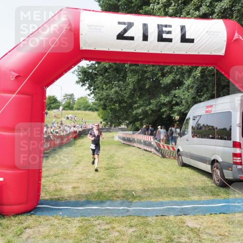 21.06.2025 - 27. Vierlanden-Triathlon MichiJ http://msf.ph/oto/7998987 15.06.2026 11:22:06 Ziel 315, 406, 410, 439 meine-sportfotos.de