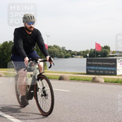 15.06.2025 - 27. Vierlanden-Triathlon H.Heesch http://msf.ph/oto/7998988 15.06.2025 10:03:19 Radfahren 218, 250, 280 meine-sportfotos.de