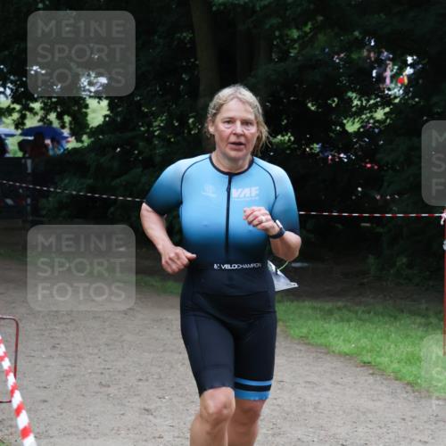 21.06.2025 - 27. Vierlanden-Triathlon Lena Gebhardt http://msf.ph/oto/7998993 15.06.2025 13:59:20 Laufen  meine-sportfotos.de