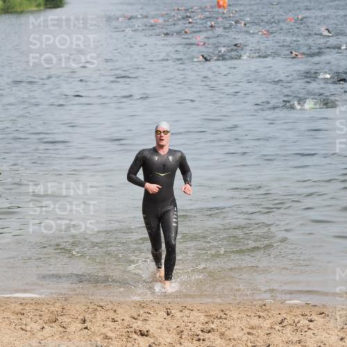 21.06.2025 - 27. Vierlanden-Triathlon MichiJ http://msf.ph/oto/7998998 15.06.2026 10:03:14 Schwimmen 406 meine-sportfotos.de