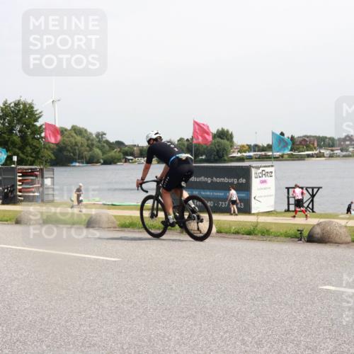21.06.2025 - 27. Vierlanden-Triathlon H.Heesch http://msf.ph/oto/7998999 15.06.2025 11:38:31 Radfahren 226, 677, 761 meine-sportfotos.de