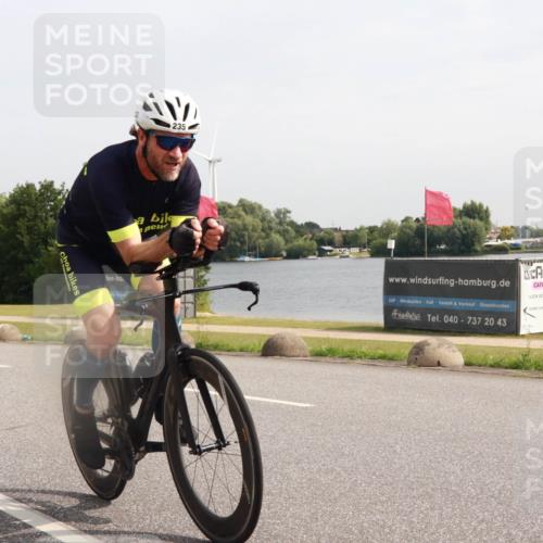 15.06.2025 - 27. Vierlanden-Triathlon H.Heesch http://msf.ph/oto/7999006 15.06.2025 10:05:49 Radfahren 235, 548 meine-sportfotos.de