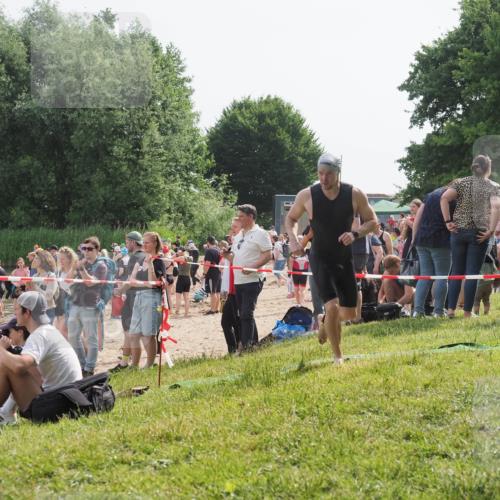 15.06.2025 - 27. Vierlanden-Triathlon KatJ http://msf.ph/oto/7999018 15.06.2025 09:56:17 Schwimmen 260, 268, 277, 285, 314, 315, 323, 349, 357 meine-sportfotos.de