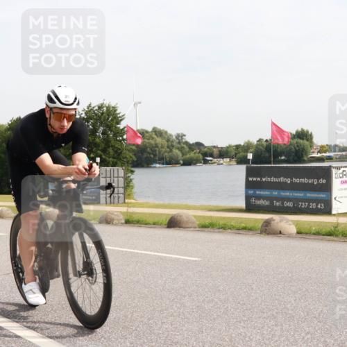 15.06.2025 - 27. Vierlanden-Triathlon H.Heesch http://msf.ph/oto/7999029 15.06.2025 10:10:42 Radfahren 25, 124, 432 meine-sportfotos.de