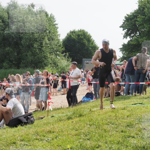15.06.2025 - 27. Vierlanden-Triathlon KatJ http://msf.ph/oto/7999034 15.06.2025 09:56:17 Schwimmen 260, 268, 277, 285, 314, 315, 323, 349, 357 meine-sportfotos.de
