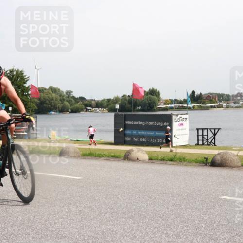 21.06.2025 - 27. Vierlanden-Triathlon H.Heesch http://msf.ph/oto/7999041 15.06.2025 11:38:34 Radfahren 174, 677, 718, 761 meine-sportfotos.de