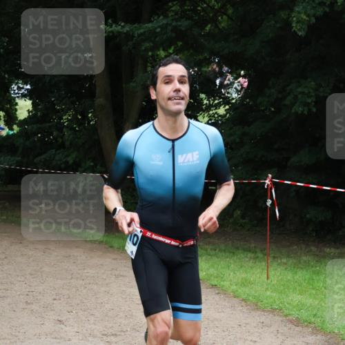 21.06.2025 - 27. Vierlanden-Triathlon Lena Gebhardt http://msf.ph/oto/7999050 15.06.2025 13:59:23 Laufen 10, 22, 30, 22 meine-sportfotos.de