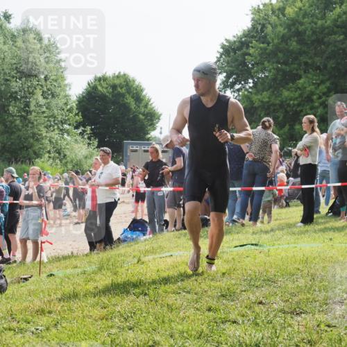 15.06.2025 - 27. Vierlanden-Triathlon KatJ http://msf.ph/oto/7999063 15.06.2025 09:56:18 Schwimmen 260, 277, 285, 314, 315, 323, 349, 357, 438 meine-sportfotos.de