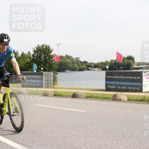 15.06.2025 - 27. Vierlanden-Triathlon H.Heesch http://msf.ph/oto/7999066 15.06.2025 10:11:43 Radfahren 15, 84, 173, 1398 meine-sportfotos.de