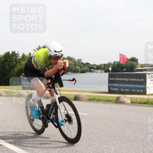 15.06.2025 - 27. Vierlanden-Triathlon H.Heesch http://msf.ph/oto/7999072 15.06.2025 10:12:50 Radfahren 126, 158, 180, 366, 406 meine-sportfotos.de