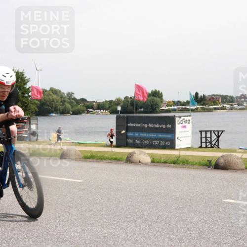 21.06.2025 - 27. Vierlanden-Triathlon H.Heesch http://msf.ph/oto/7999082 15.06.2025 11:38:39 Radfahren 174, 677, 716, 718, 837 meine-sportfotos.de