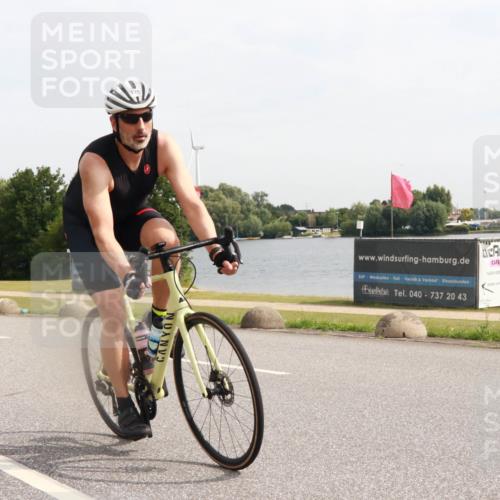 15.06.2025 - 27. Vierlanden-Triathlon H.Heesch http://msf.ph/oto/7999093 15.06.2025 10:14:16 Radfahren 125, 402, 452 meine-sportfotos.de