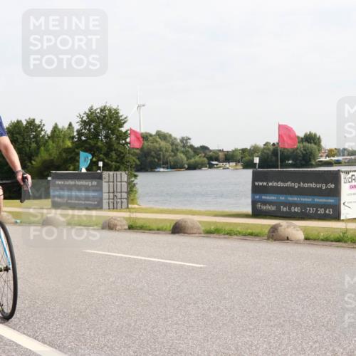 15.06.2025 - 27. Vierlanden-Triathlon H.Heesch http://msf.ph/oto/7999097 15.06.2025 10:15:00 Radfahren 83, 413, 455 meine-sportfotos.de