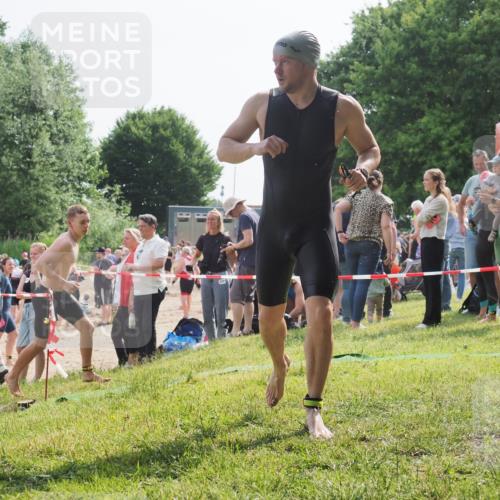 15.06.2025 - 27. Vierlanden-Triathlon KatJ http://msf.ph/oto/7999112 15.06.2025 09:56:19 Schwimmen 260, 277, 285, 314, 315, 323, 349, 357, 438 meine-sportfotos.de