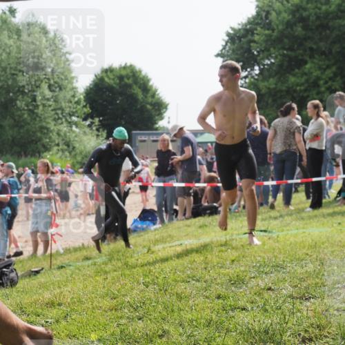 15.06.2025 - 27. Vierlanden-Triathlon KatJ http://msf.ph/oto/7999117 15.06.2025 09:56:20 Schwimmen 260, 277, 285, 314, 315, 323, 349, 357, 438 meine-sportfotos.de