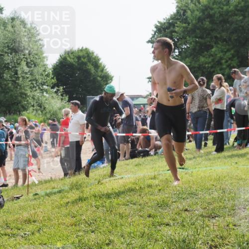15.06.2025 - 27. Vierlanden-Triathlon KatJ http://msf.ph/oto/7999139 15.06.2025 09:56:21 Schwimmen 260, 277, 314, 315, 323, 349, 438 meine-sportfotos.de