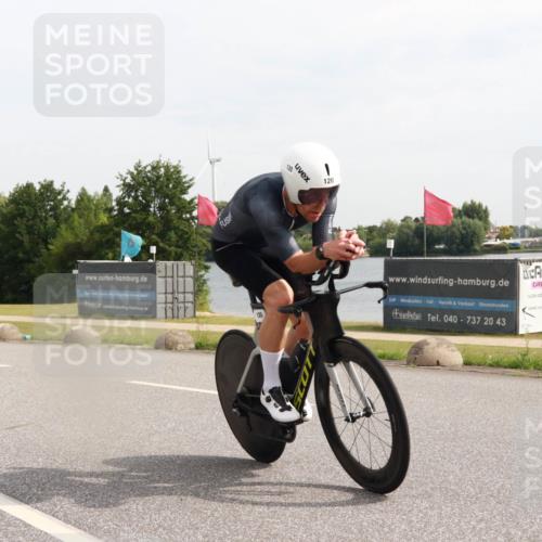 15.06.2025 - 27. Vierlanden-Triathlon H.Heesch http://msf.ph/oto/7999156 15.06.2025 10:18:51 Radfahren 120 meine-sportfotos.de