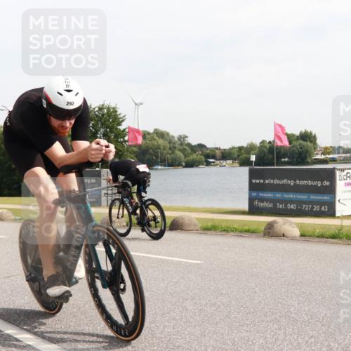15.06.2025 - 27. Vierlanden-Triathlon H.Heesch http://msf.ph/oto/7999168 15.06.2025 10:19:42 Radfahren 4, 8, 292 meine-sportfotos.de
