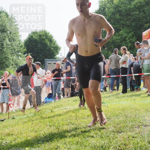 15.06.2025 - 27. Vierlanden-Triathlon KatJ http://msf.ph/oto/7999175 15.06.2025 09:56:22 Schwimmen 260, 314, 315, 323, 349, 438 meine-sportfotos.de