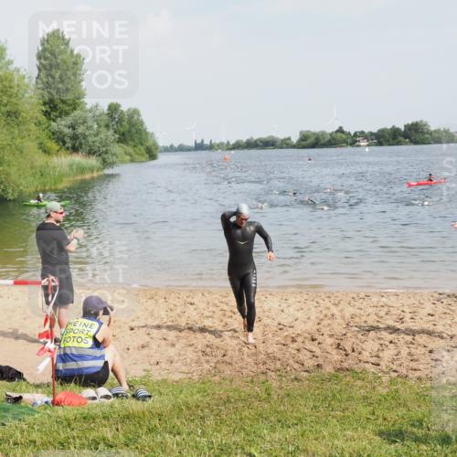 21.06.2025 - 27. Vierlanden-Triathlon MichiJ http://msf.ph/oto/7999191 15.06.2026 10:03:17 Schwimmen 406 meine-sportfotos.de