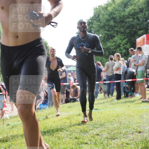 15.06.2025 - 27. Vierlanden-Triathlon KatJ http://msf.ph/oto/7999212 15.06.2025 09:56:22 Schwimmen 260, 314, 315, 323, 349, 438 meine-sportfotos.de