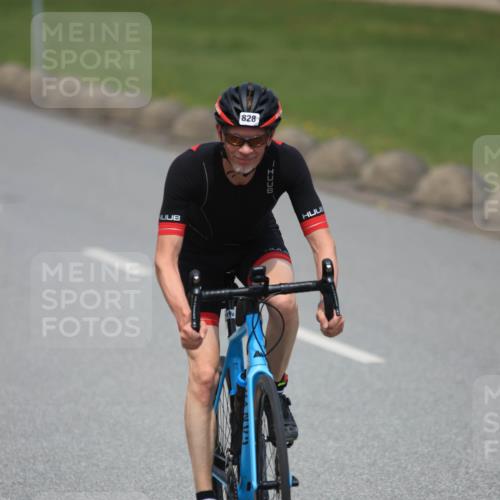 21.06.2025 - 27. Vierlanden-Triathlon H.Heesch http://msf.ph/oto/7999216 15.06.2025 12:30:36 Radfahren 58, 739, 828, 883, 884, 952 meine-sportfotos.de