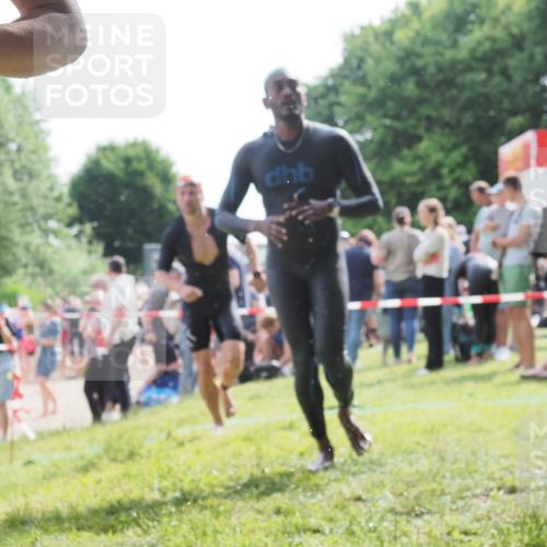 15.06.2025 - 27. Vierlanden-Triathlon KatJ http://msf.ph/oto/7999229 15.06.2025 09:56:23 Schwimmen 260, 314, 315, 323, 349, 438 meine-sportfotos.de