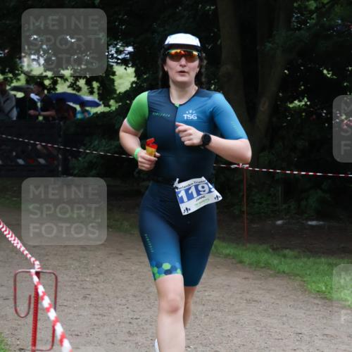 21.06.2025 - 27. Vierlanden-Triathlon Lena Gebhardt http://msf.ph/oto/7999232 15.06.2025 13:59:44 Laufen 119 meine-sportfotos.de
