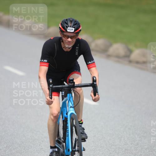 21.06.2025 - 27. Vierlanden-Triathlon H.Heesch http://msf.ph/oto/7999235 15.06.2025 12:30:36 Radfahren 58, 739, 828, 883, 884, 952 meine-sportfotos.de