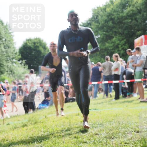 15.06.2025 - 27. Vierlanden-Triathlon KatJ http://msf.ph/oto/7999237 15.06.2025 09:56:23 Schwimmen 260, 314, 315, 323, 349, 438 meine-sportfotos.de