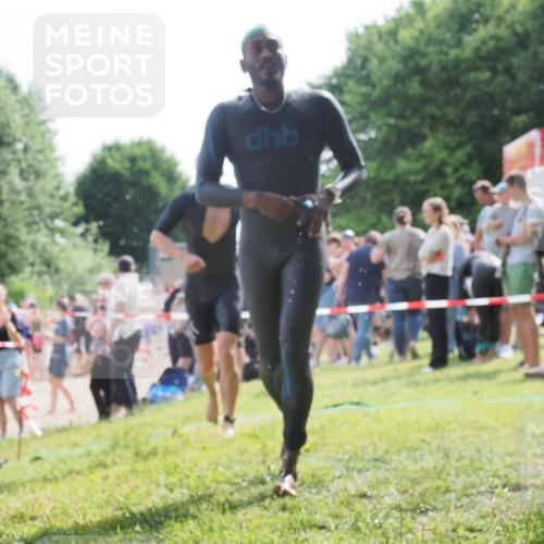 15.06.2025 - 27. Vierlanden-Triathlon KatJ http://msf.ph/oto/7999242 15.06.2025 09:56:23 Schwimmen 260, 314, 315, 323, 349, 438 meine-sportfotos.de