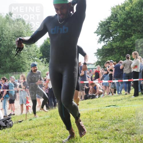15.06.2025 - 27. Vierlanden-Triathlon KatJ http://msf.ph/oto/7999247 15.06.2025 09:56:23 Schwimmen 260, 314, 315, 323, 349, 438 meine-sportfotos.de