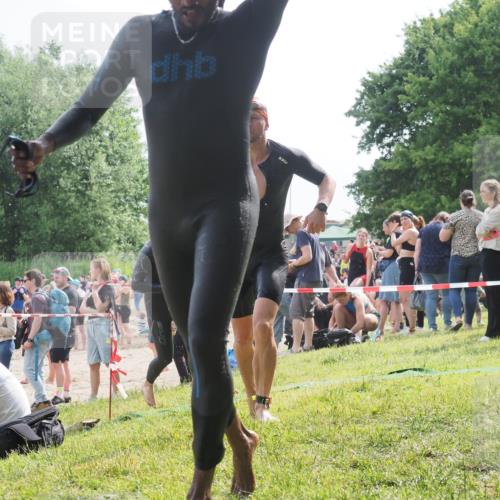 15.06.2025 - 27. Vierlanden-Triathlon KatJ http://msf.ph/oto/7999255 15.06.2025 09:56:24 Schwimmen 260, 314, 315, 323, 349, 438 meine-sportfotos.de