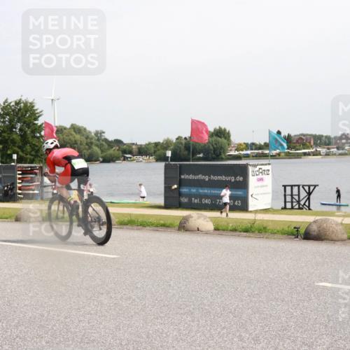 21.06.2025 - 27. Vierlanden-Triathlon H.Heesch http://msf.ph/oto/7999265 15.06.2025 11:39:01 Radfahren 227, 732, 755 meine-sportfotos.de