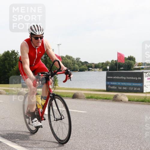 15.06.2025 - 27. Vierlanden-Triathlon H.Heesch http://msf.ph/oto/7999272 15.06.2025 10:22:10 Radfahren 16, 48, 417, 565, 592 meine-sportfotos.de