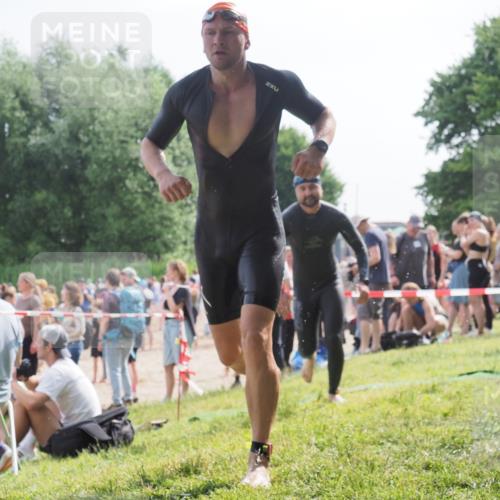 15.06.2025 - 27. Vierlanden-Triathlon KatJ http://msf.ph/oto/7999286 15.06.2025 09:56:24 Schwimmen 260, 314, 315, 323, 349, 438 meine-sportfotos.de