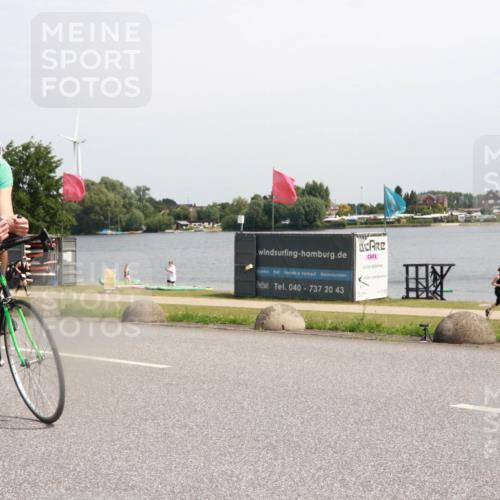21.06.2025 - 27. Vierlanden-Triathlon H.Heesch http://msf.ph/oto/7999297 15.06.2025 11:39:08 Radfahren 227, 643, 732, 733 meine-sportfotos.de
