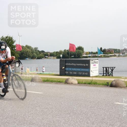 21.06.2025 - 27. Vierlanden-Triathlon H.Heesch http://msf.ph/oto/7999313 15.06.2025 11:39:09 Radfahren 227, 643, 732, 733 meine-sportfotos.de