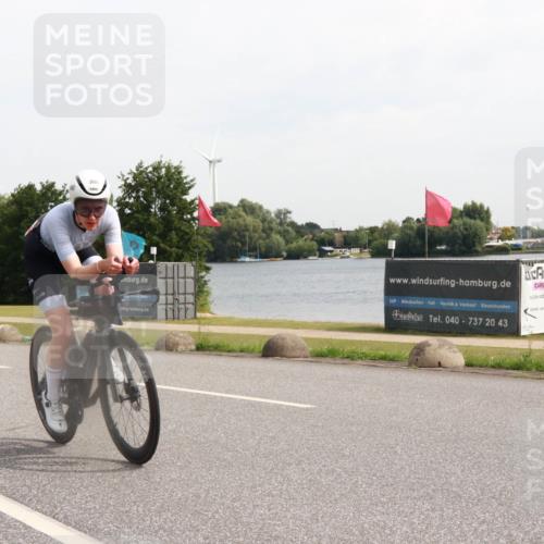 15.06.2025 - 27. Vierlanden-Triathlon H.Heesch http://msf.ph/oto/7999330 15.06.2025 10:22:31 Radfahren 94, 200, 241, 490 meine-sportfotos.de