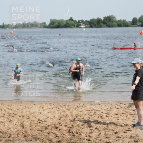 21.06.2025 - 27. Vierlanden-Triathlon MichiJ http://msf.ph/oto/7999332 15.06.2026 10:03:35 Schwimmen 377, 425, 432 meine-sportfotos.de